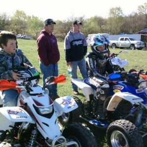 same my buddy brandon on blue blaster beside of me. about 10 min before extreme dirt series round 3 it was cold thats why i had a sweater on