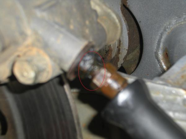 the little screw in that small red circle is broken........ so i decided to pull the rear caliper off
